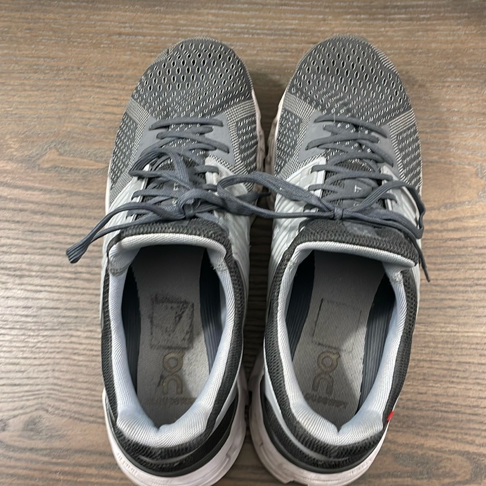 Men’s On Cloud size 9.5